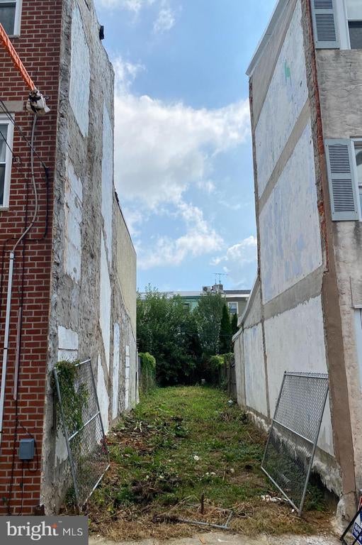1327 E Oxford St, PHILADELPHIA