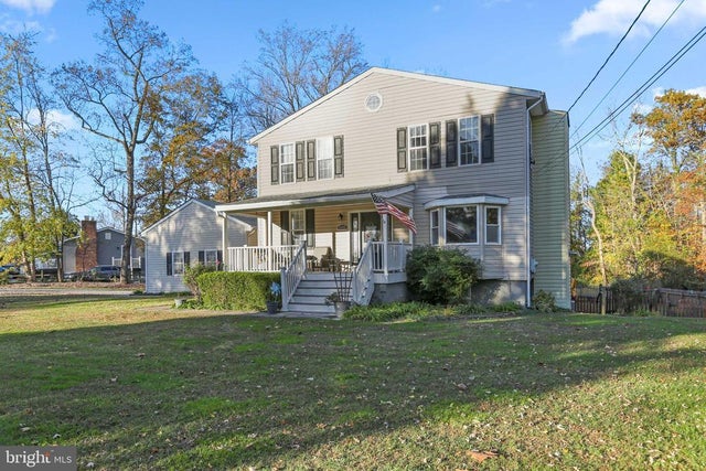 6908 Yale, MIDDLE RIVER