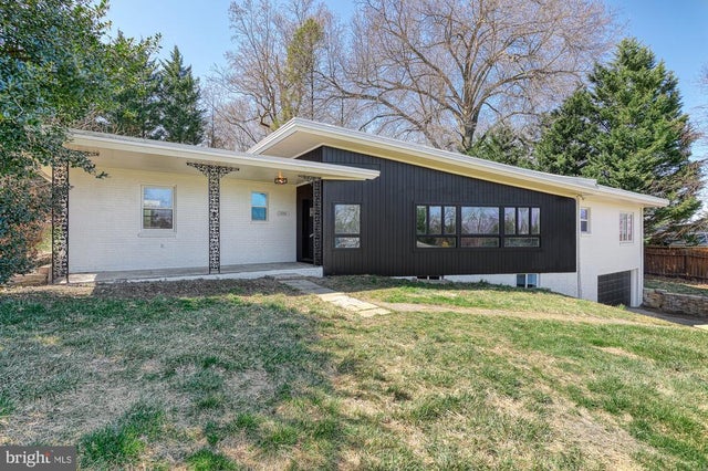 1846 Clover Ln, YORK