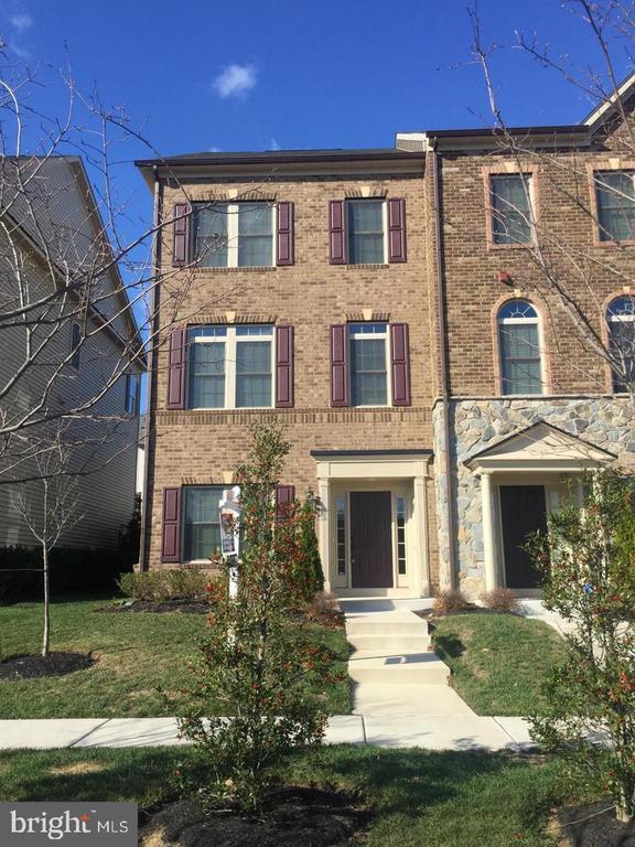 7427 Matapan Dr, HANOVER