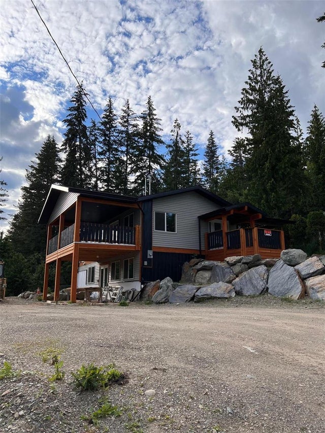 Shuswap Lake Waterfront Homes & Cabins For Sale