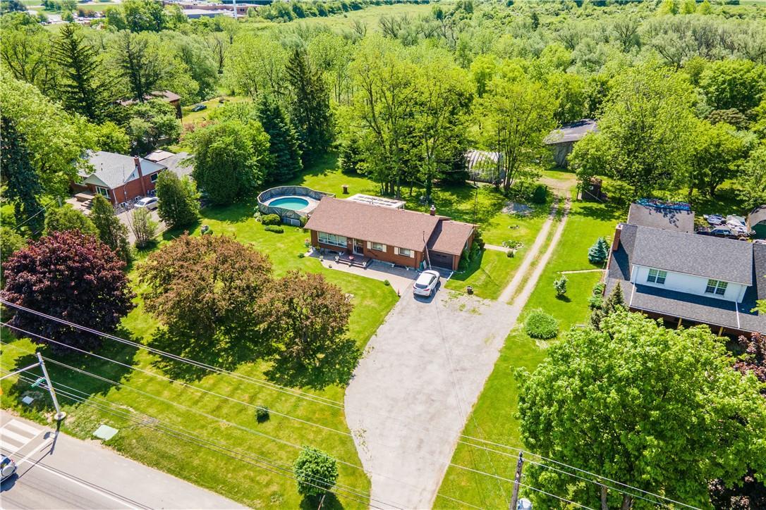 1048 Garner Road E, in Ancaster, ON