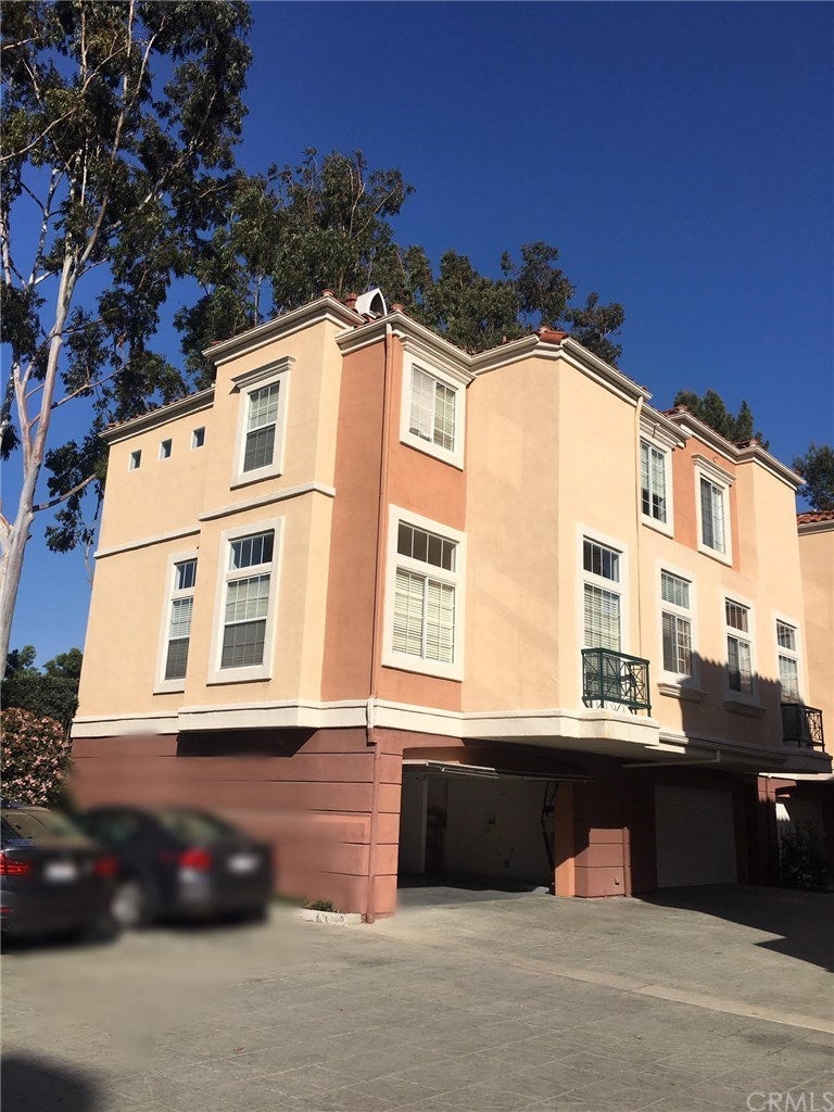 Photo of Listing #OC21036868