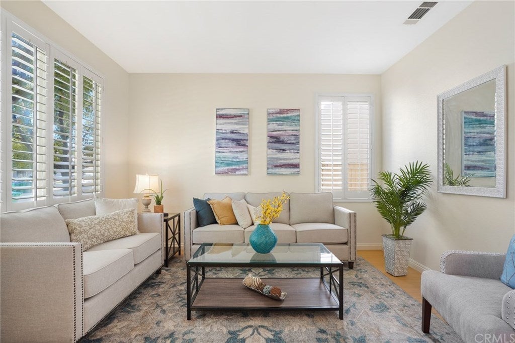 Photo of Listing #OC20207010