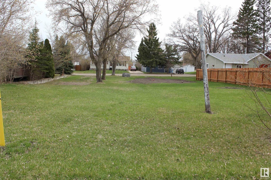 5330 49 Avenue, Elk Point Property Listing MLS® E4294001