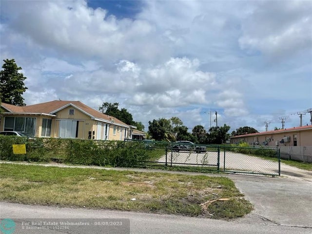 3 of 7 - 2215 Fillmore St, Hollywood, FL