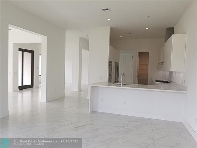 2 of 9 - 5939 Brookfield Circle West 5939, Hollywood, FL