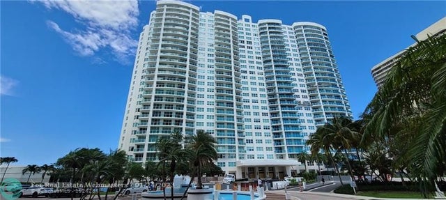 2 of 36 - 20201 E Country Club Dr 2303, Aventura, FL