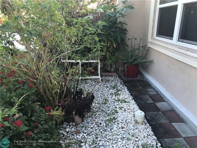 4 of 8 - 780 Banks Rd, Coconut Creek, FL