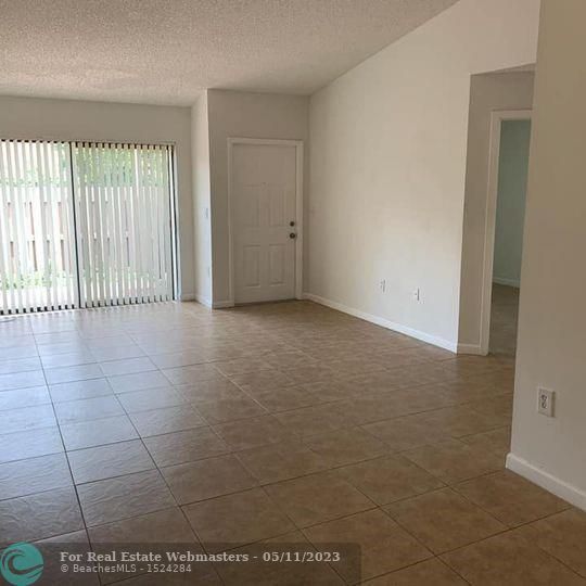 3 of 10 - 2714 N Nob Hill Rd, Sunrise, FL