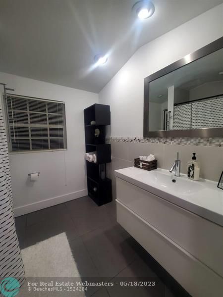 5 of 12 - 200 Sw 3rd Ave, Hallandale, FL