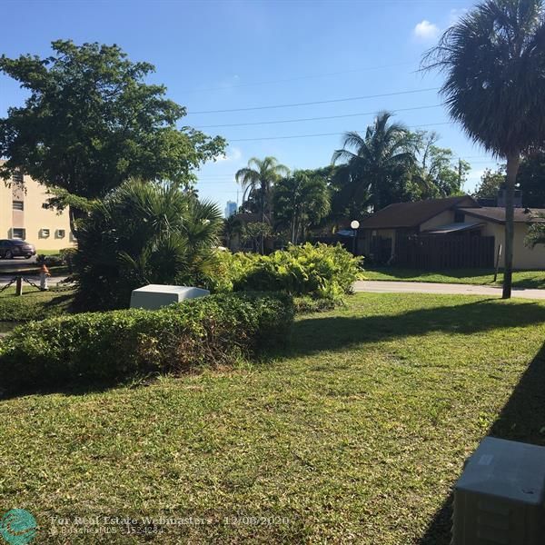 4 of 14 - 102 Briarwood 1-2, Hollywood, FL