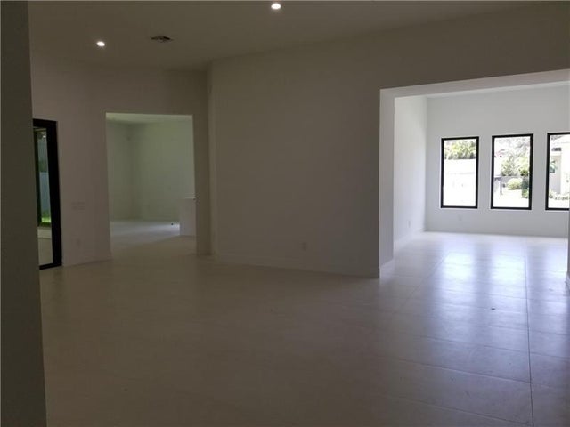 3 of 8 - 5730 Ashwood Cir, Hollywood, FL