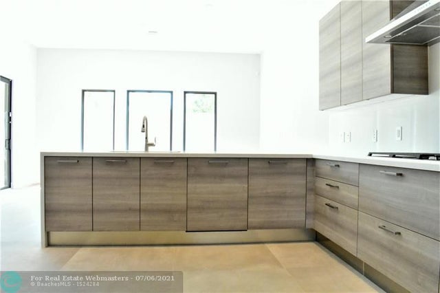 3 of 16 - 5704 Ashwood Cir, Hollywood, FL