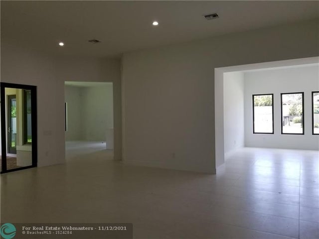3 of 9 - 5786 Ashwood Cir, Fort Lauderdale, FL