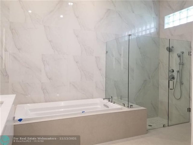 5 of 9 - 5786 Ashwood Cir, Fort Lauderdale, FL