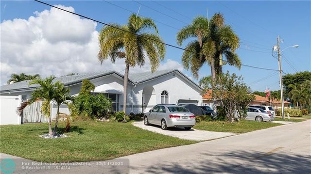 1 of 17 - 4031 Ne 27th Ter, Lighthouse Point, FL