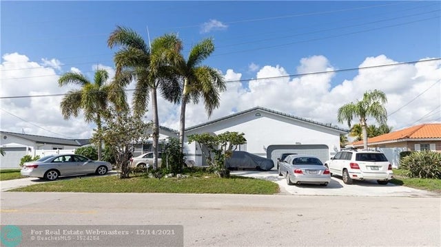 2 of 17 - 4031 Ne 27th Ter, Lighthouse Point, FL