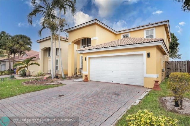 2 of 24 - 7635 Nw 19th Ct, Pembroke Pines, FL