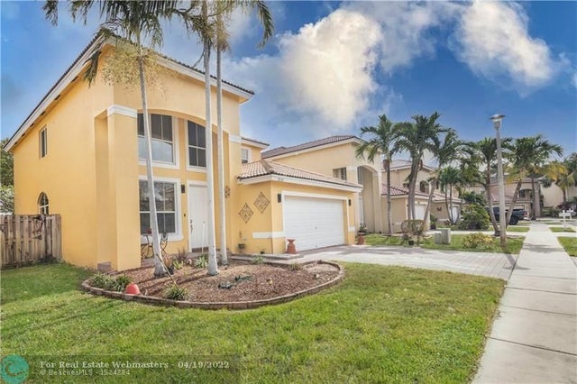 3 of 24 - 7635 Nw 19th Ct, Pembroke Pines, FL