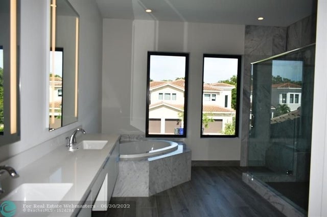 5 of 6 - 3515 Ashwood Cir, Hollywood, FL
