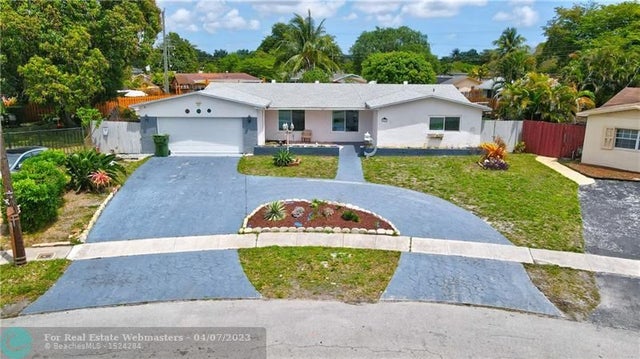 1 of 35 - 521 Sw 70th Ter, Pembroke Pines, FL