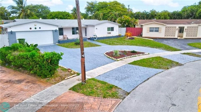 2 of 35 - 521 Sw 70th Ter, Pembroke Pines, FL