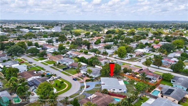 4 of 35 - 521 Sw 70th Ter, Pembroke Pines, FL