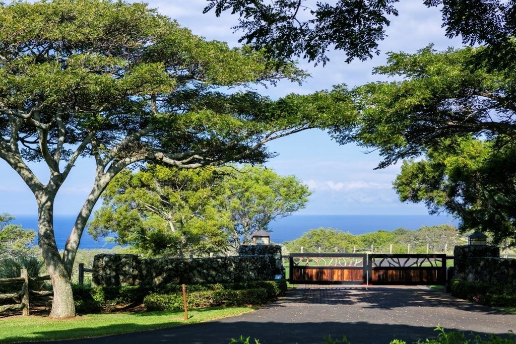 56101 Pualani Rd in RANCH AT PUAKEA MLS® 648287 For Sale 3,900,000