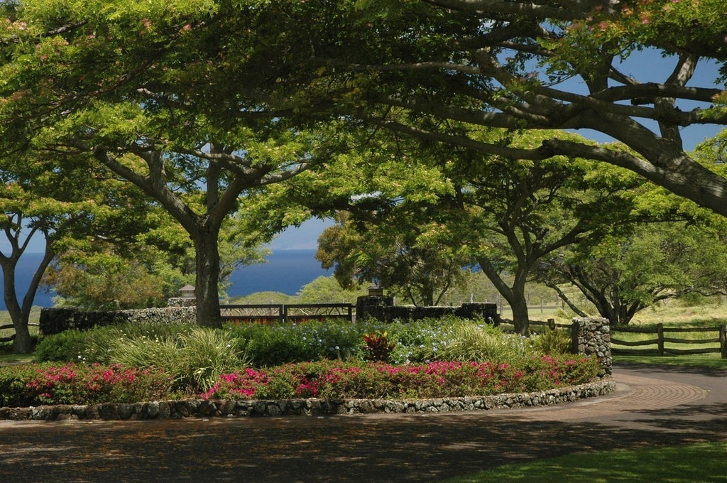 5699 Pualani Rd in RANCH AT PUAKEA MLS® 701627 For Sale 3,999,000