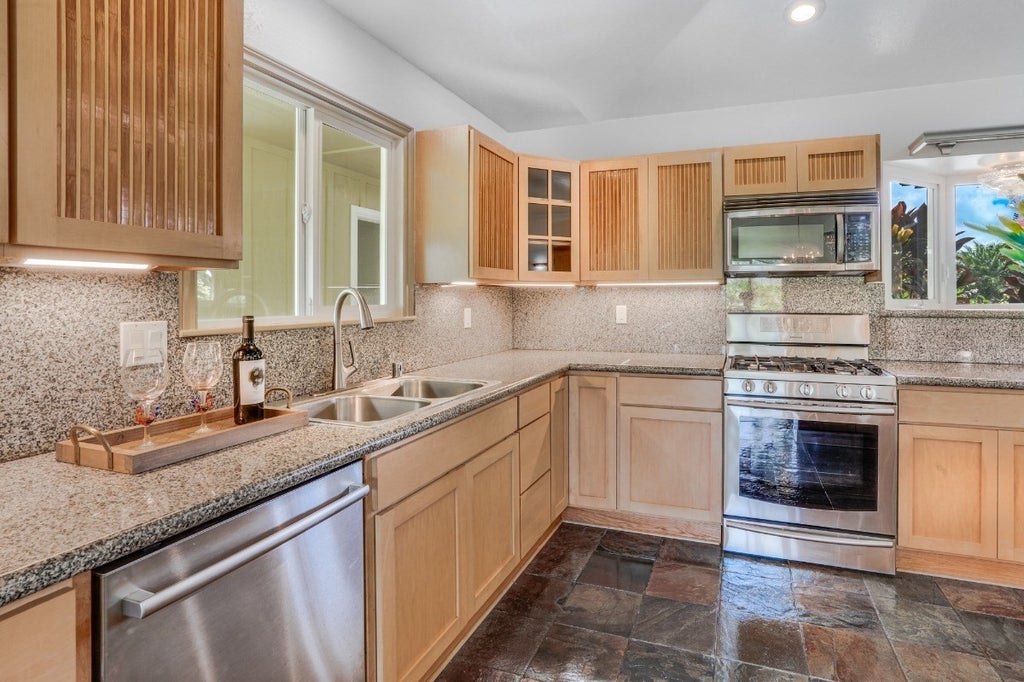 NINAULU STREET 6482a Ninaulia St in KAHUNA/WAIAKEA/KAWAIHAU MLS