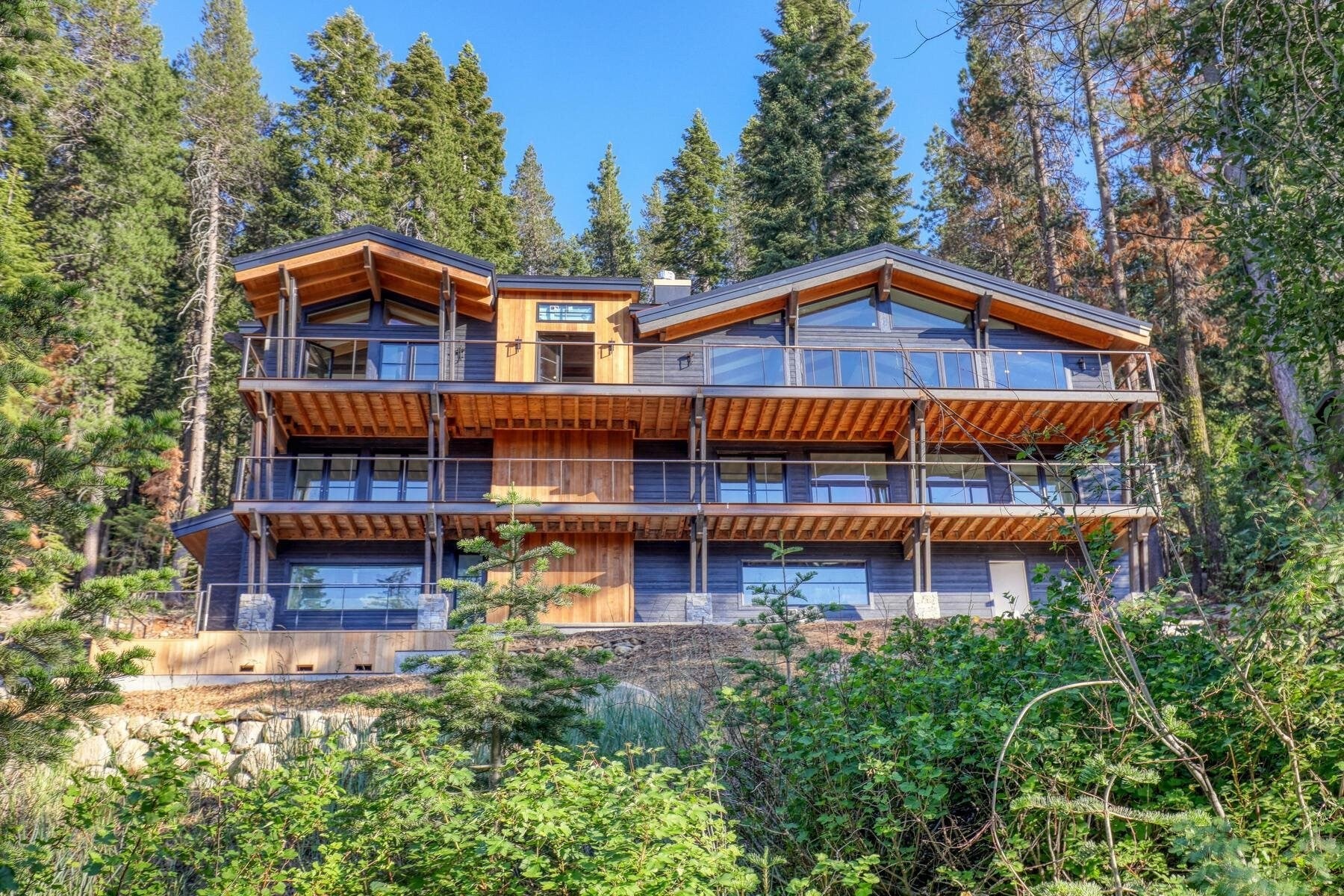 14369 South Shore Drive, Truckee CA Cabin for sale