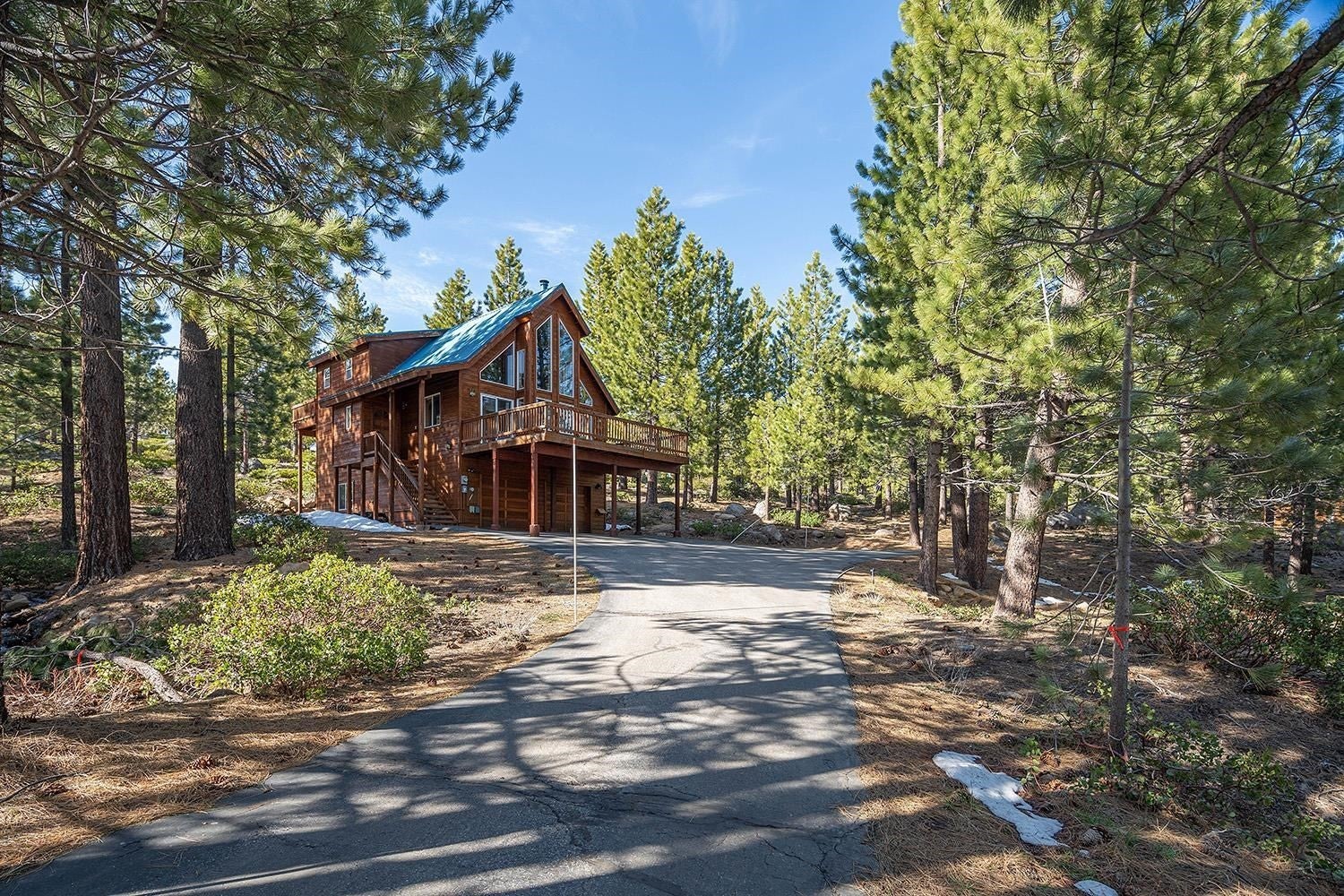 14246 Wolfgang Road, Truckee CA Cabin for sale