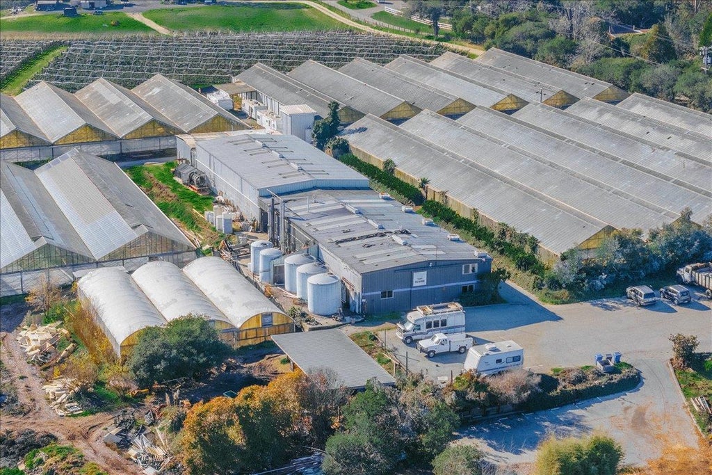 371 Calabasas Rd, WATSONVILLE