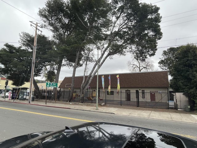 5909 Camden St, OAKLAND