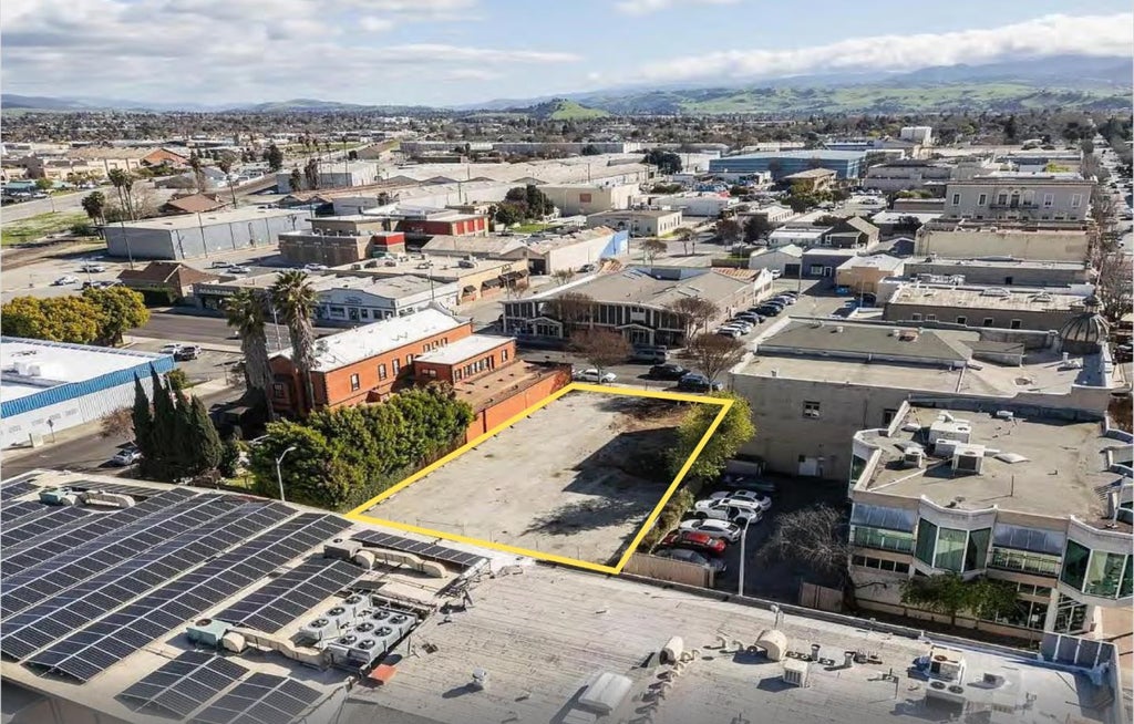 220 4th St, HOLLISTER