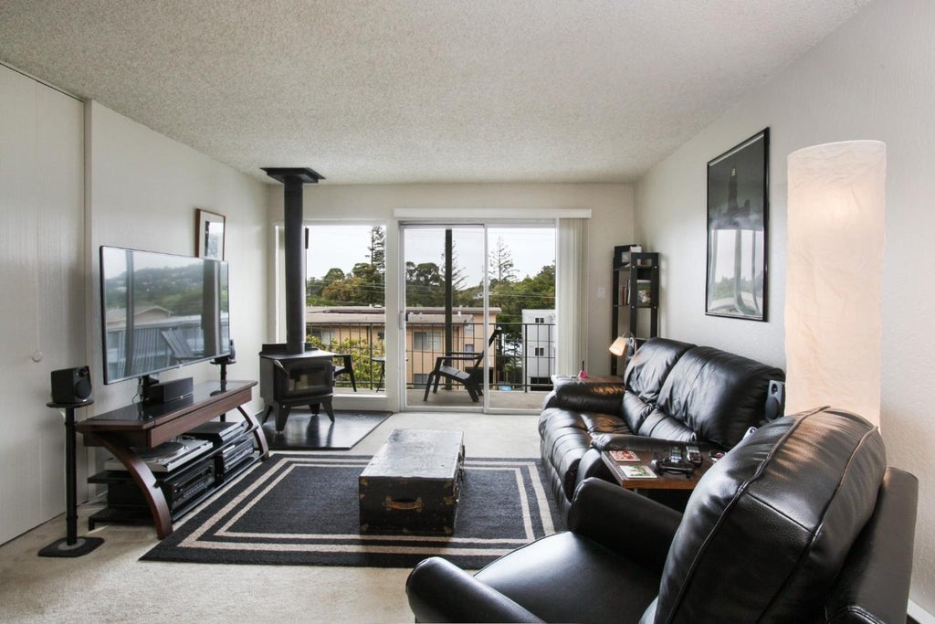 2200 Village Ct, BELMONT