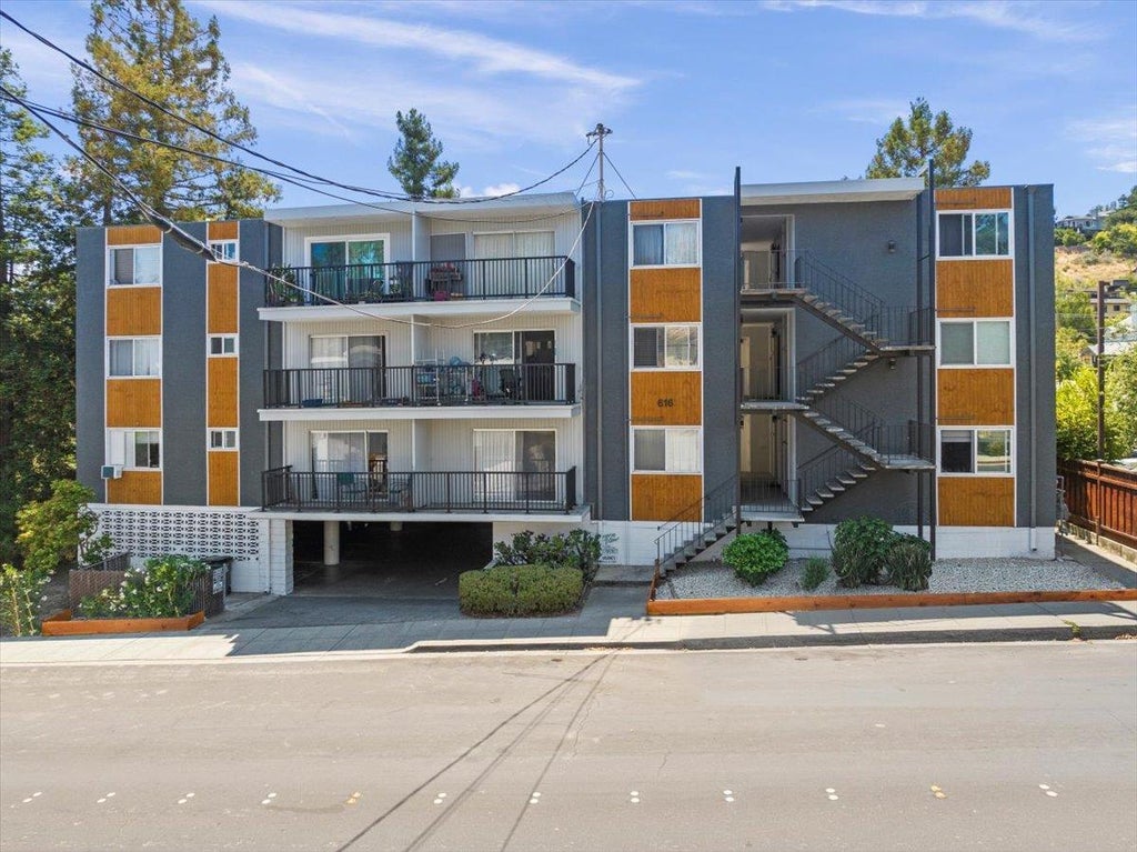 616 Canyon Rd, REDWOOD CITY