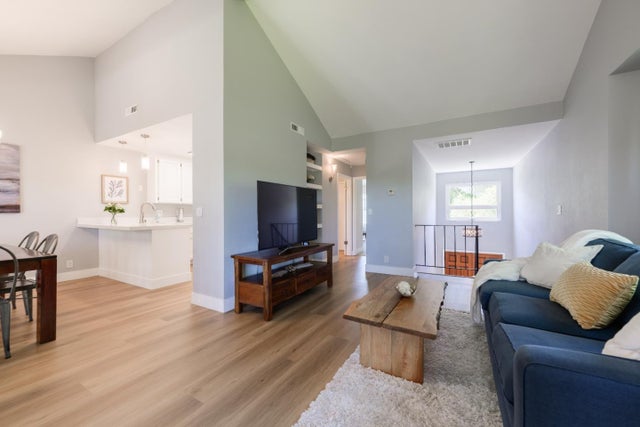 42 Arabian Way, SCOTTS VALLEY