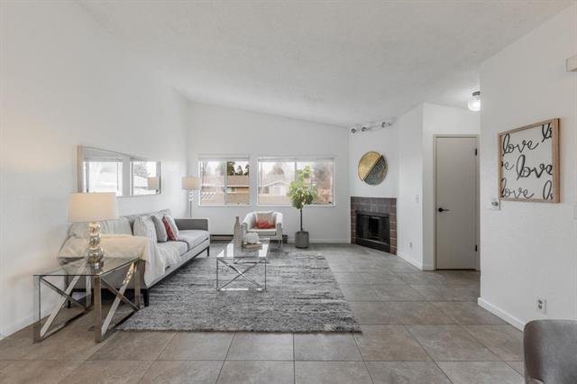 32 Astrida Dr 2, HAYWARD