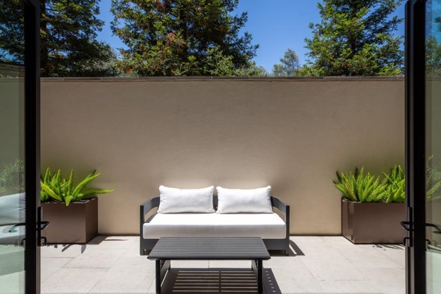 450 First St 107, LOS ALTOS