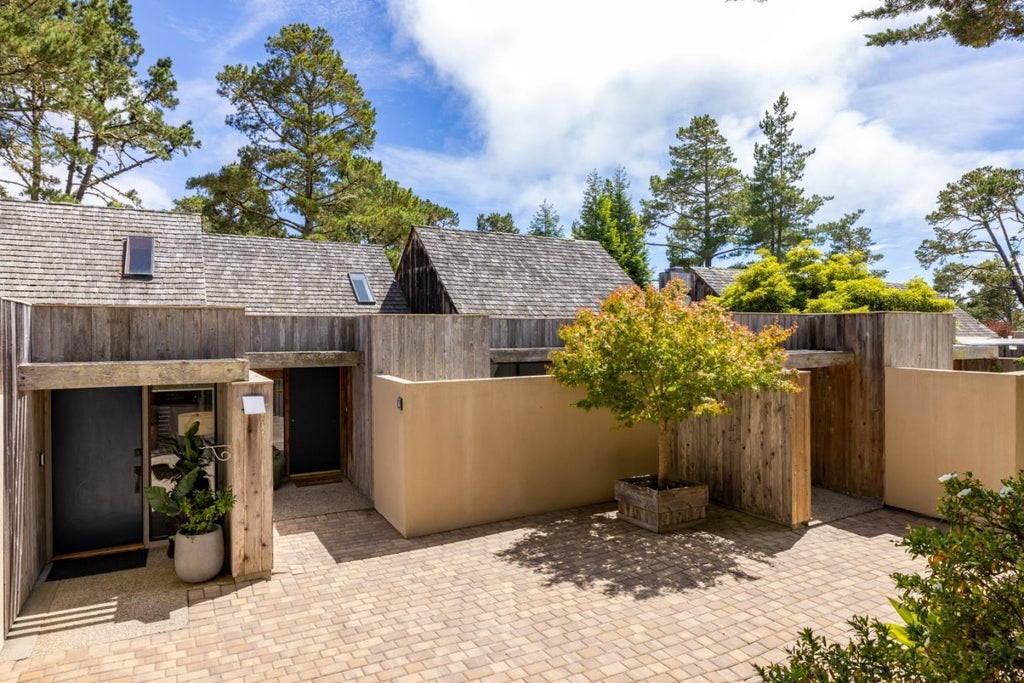 24520 Outlook Dr 8, CARMEL