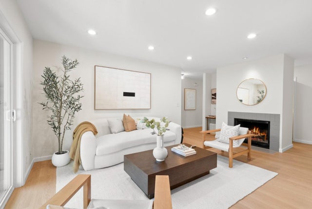 866 Apricot Ave C, CAMPBELL