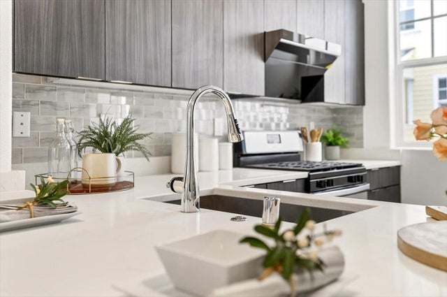 125 Orbit Way, MOUNTAIN VIEW