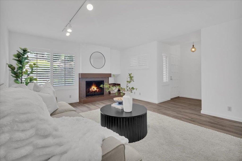 605 Acorn Ct, Pacific Grove