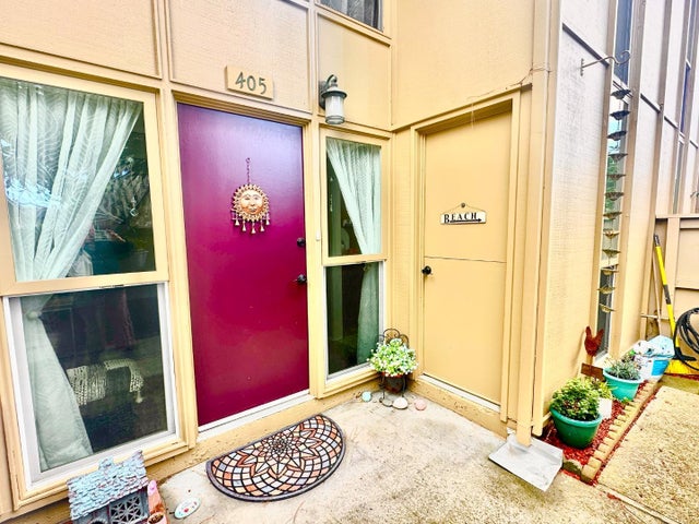 451 Dela Vina Ave 405, MONTEREY