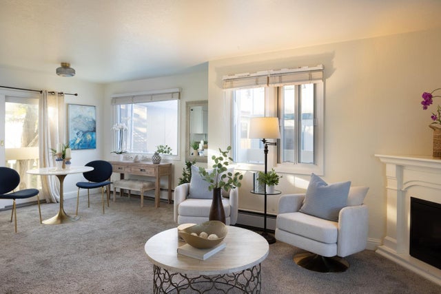 420 Dela Vina Ave 7, MONTEREY