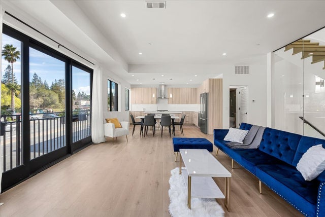 924 Woodside Rd, REDWOOD CITY