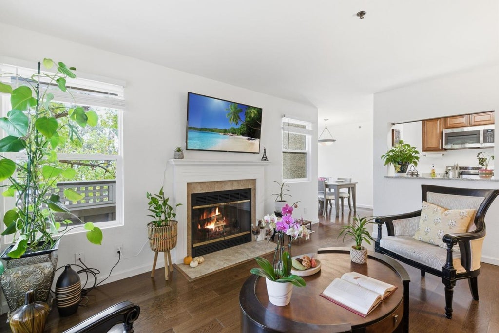 673 Royston Ln 233, HAYWARD