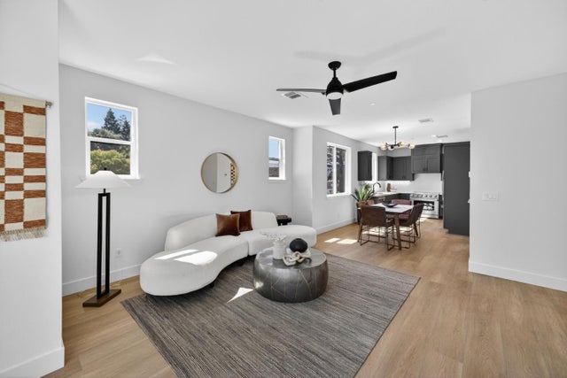 955 Woodside Rd, Redwood City